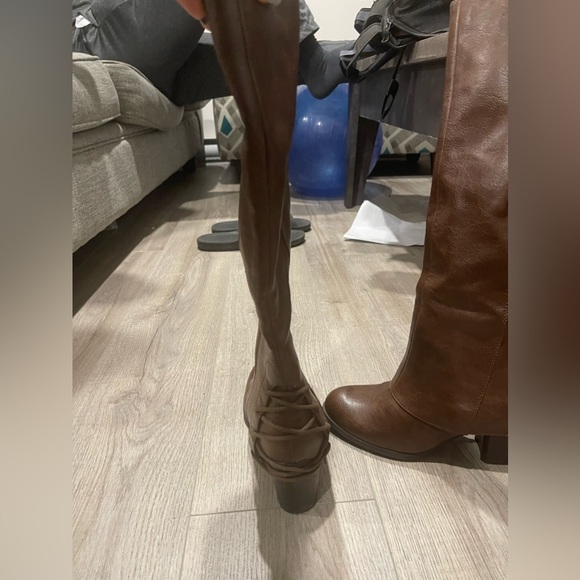 Brown knee high boots - Picture 2 of 3